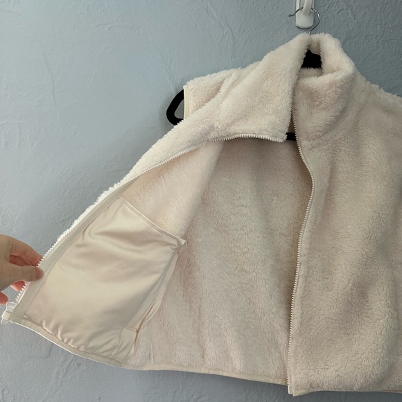 Sunday Best White Fuzzy Zip Up Vest - Picture 3 of 7